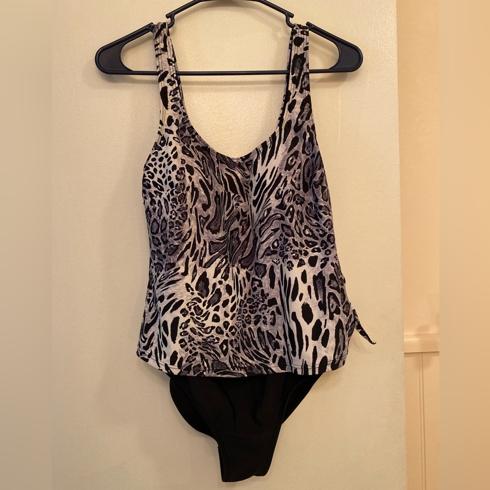NWOT Cheetah Print One Piece Swimsuit - Size 10